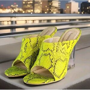 LEMONADE COTTON CANDY WOMENS SZ 6 NEON GREEN FAUX SNAKESKIN CLEAR WEDGE
MULES